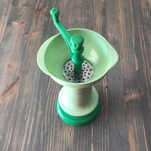 i play Green Sprouts baby food mill